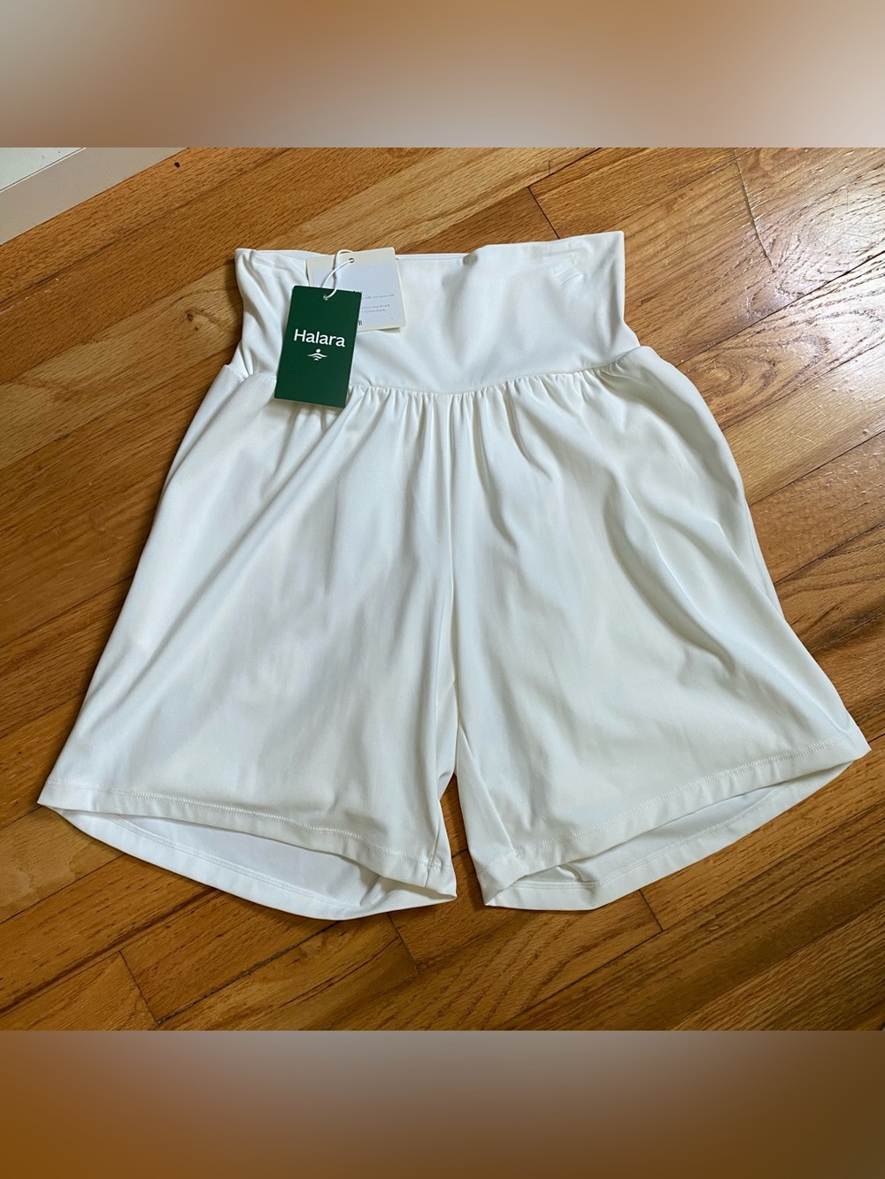 NWT Halara SoftlyZero Airy Super High Waisted 2-in-1 Yoga Shorts | White | SizeS